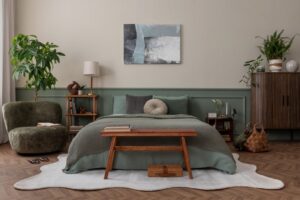 bedroom-styling-101-creative-ways-to-use-an-accent-bench-at-the-foot-of-your-bed-525394.jpg