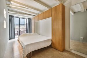 bright-bedroom-design-2023-11-27-05-00-25-utc-61959-923x615.jpg