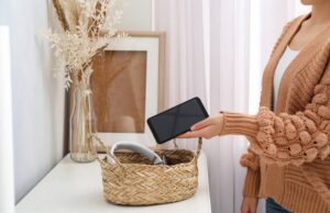 digital-detox-before-bed-how-to-improve-sleep-by-cutting-screen-time-994259.jpg
