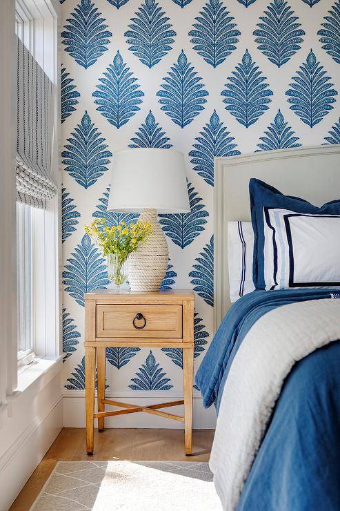 Blue-and-white-bedroom-60229.jpg