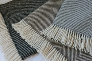 copperhurst-british-romney-wool-herringbone-throw-blackthorn-20190514080846_grande.jpg