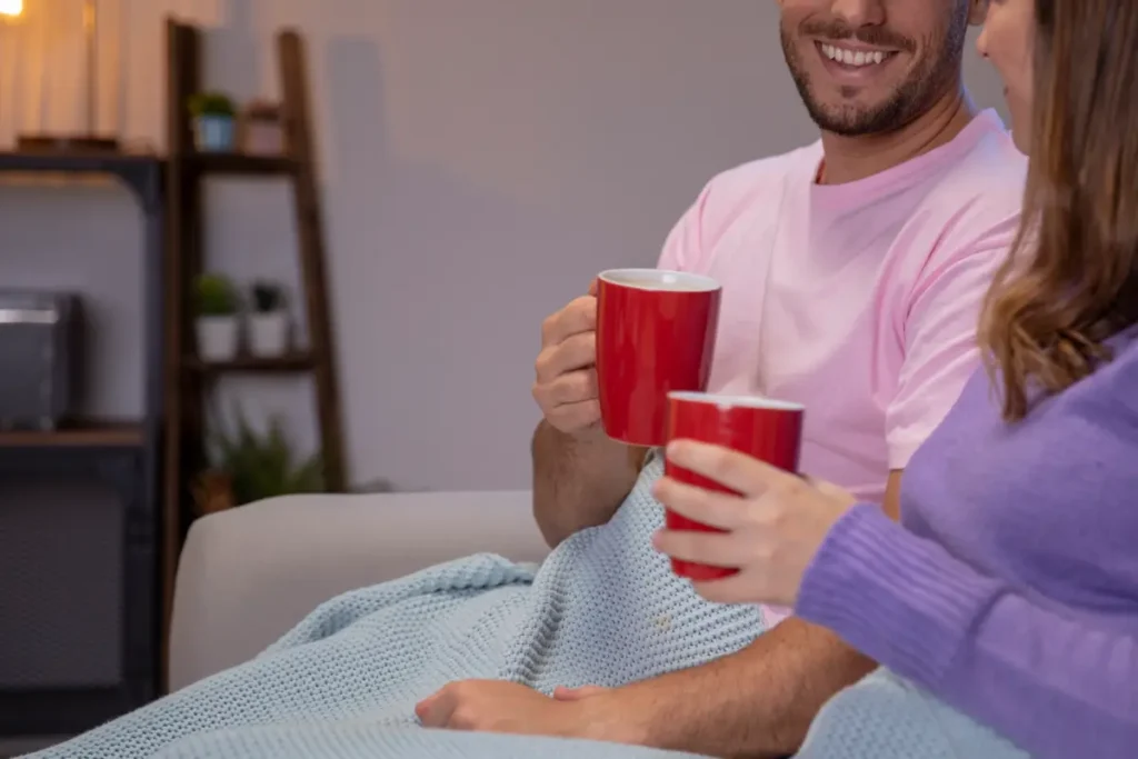 couple_love_relaxing_home_1.webp.webp