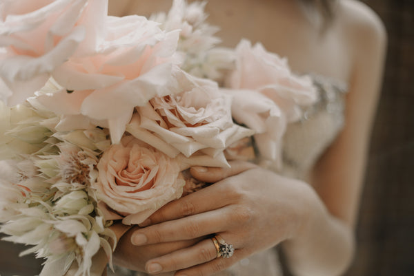 wedding-flowers-and-rings_grande.jpg