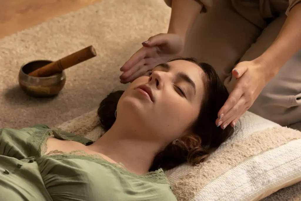 person_conducting_reiki_therapy_1.webp.webp